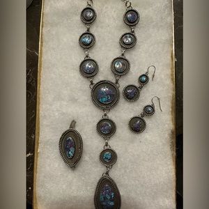 Brand New Mohave Turquoise 10 Stone Lariat set